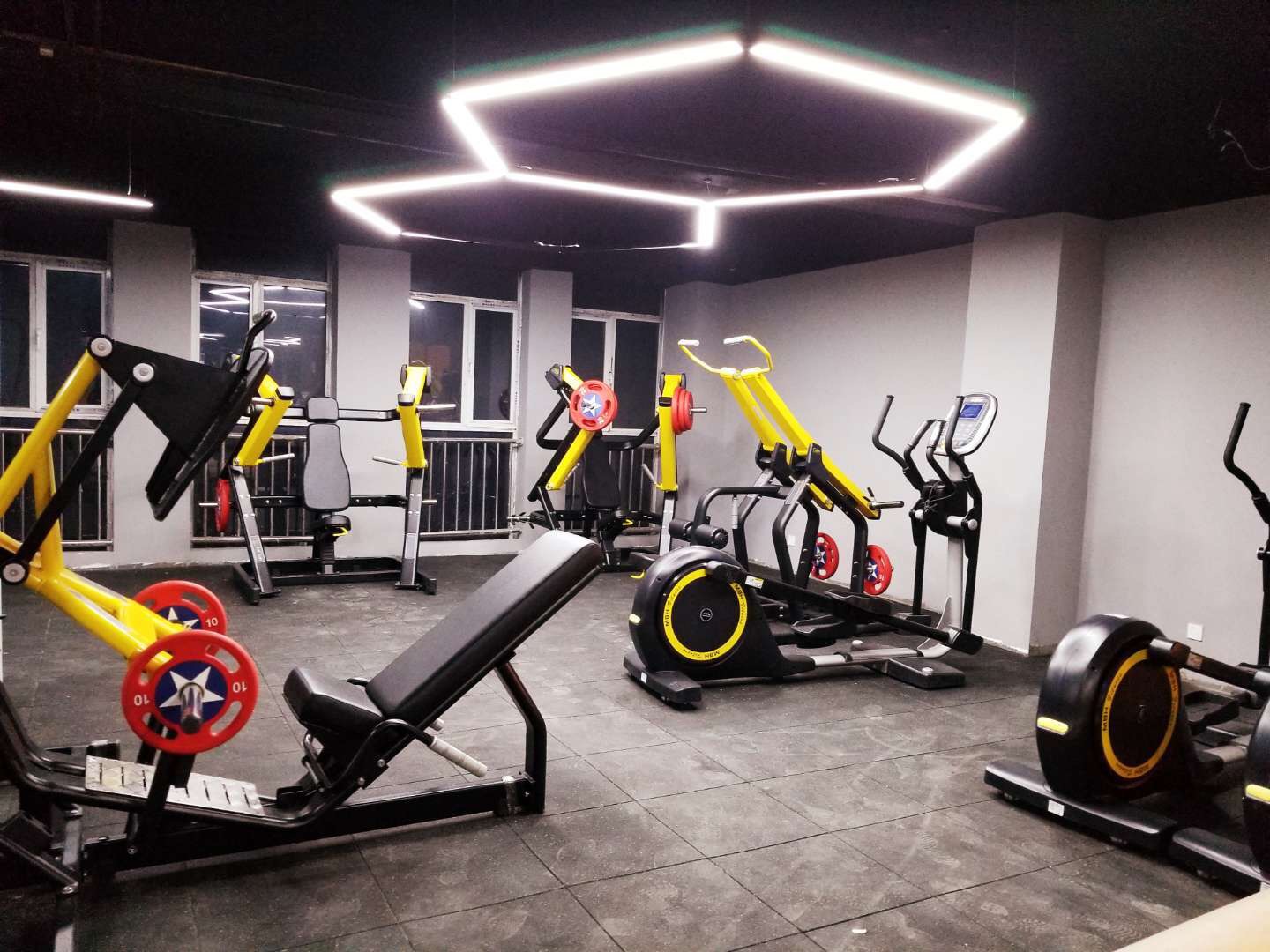 在河北投資一個健身房大概需要多少錢